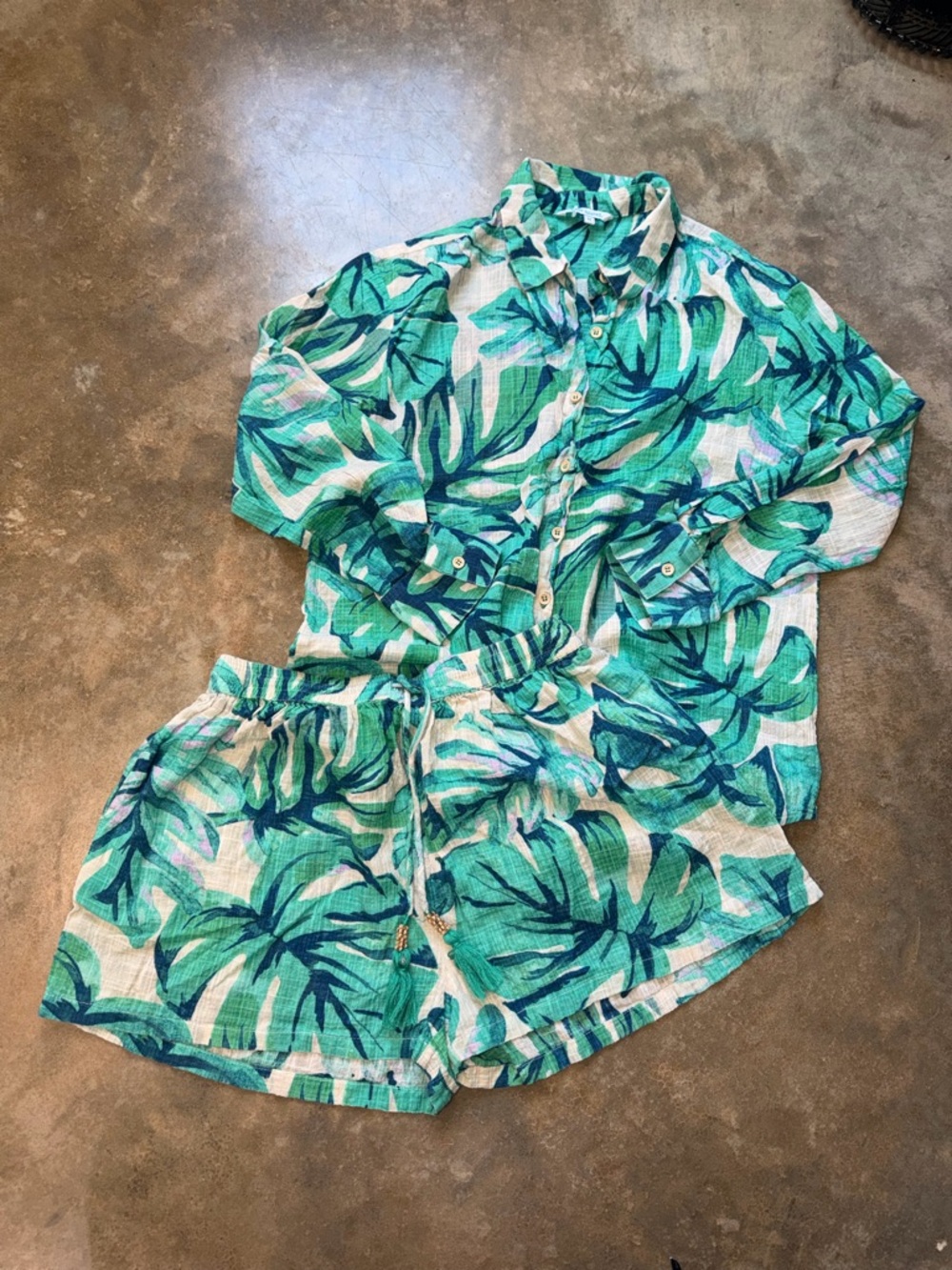 blue island Green & Teal Leaf Print Button-Up Top